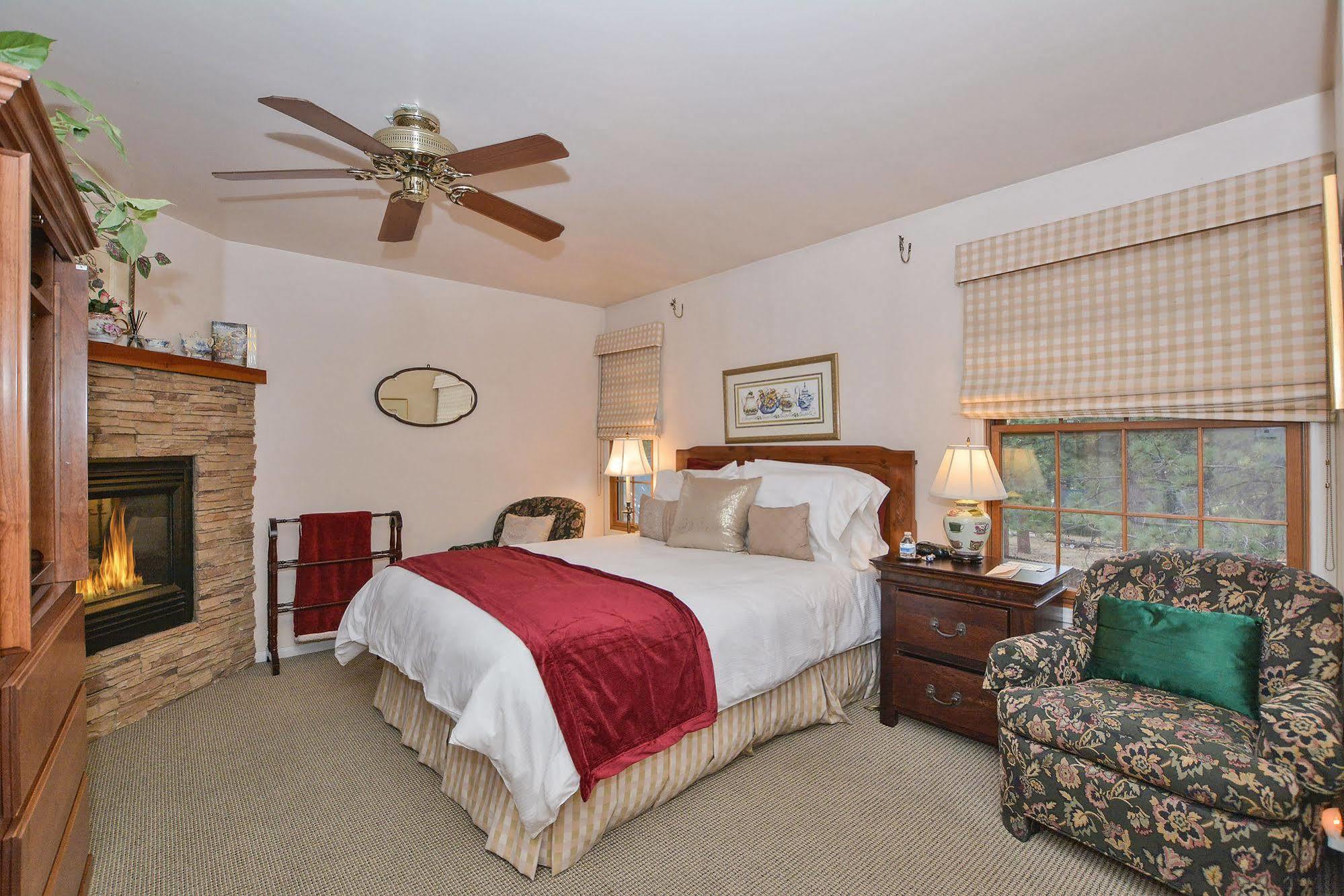 Alpenhorn Bed And Breakfast Big Bear Lake Bagian luar foto