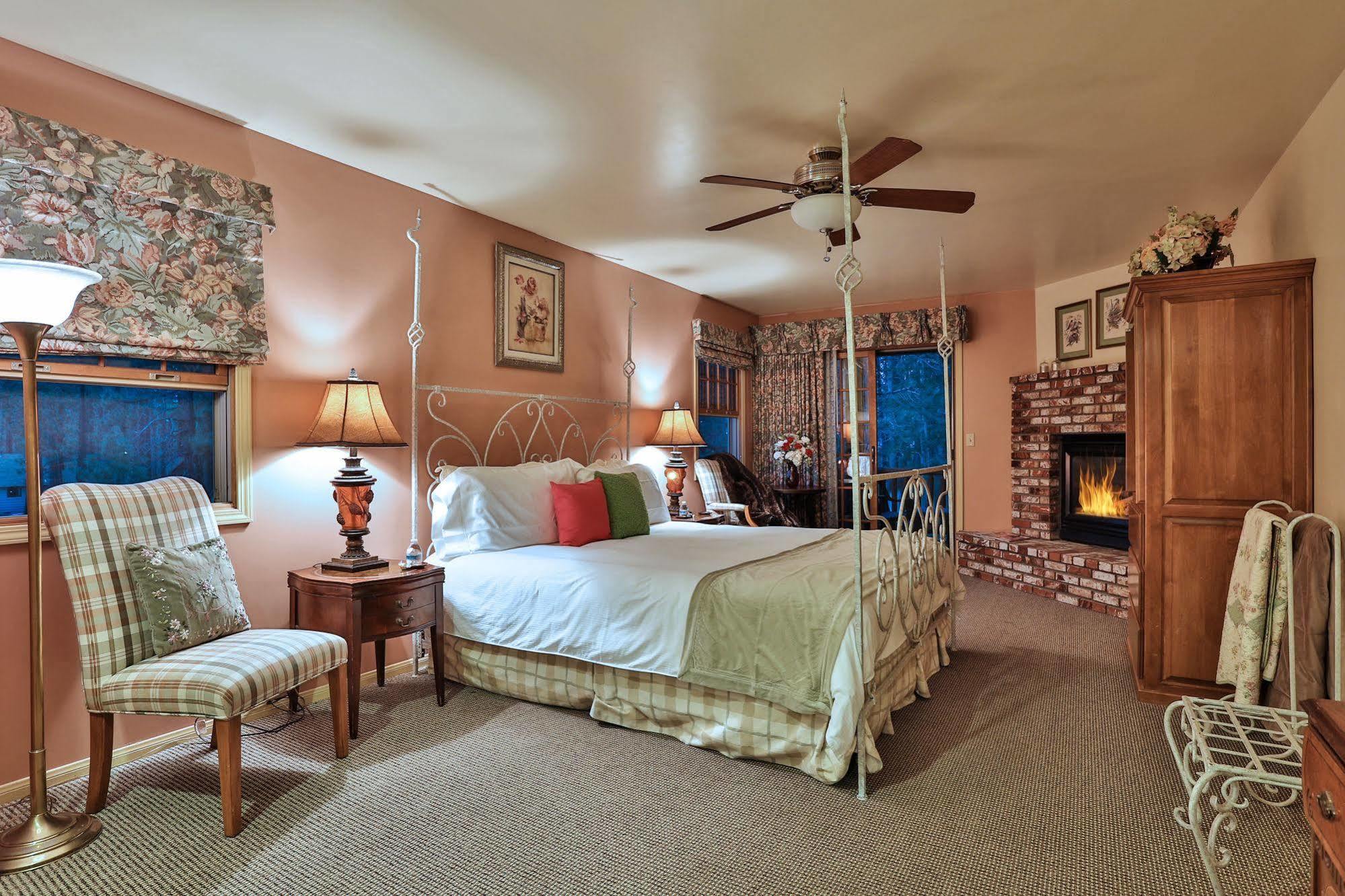 Alpenhorn Bed And Breakfast Big Bear Lake Bagian luar foto