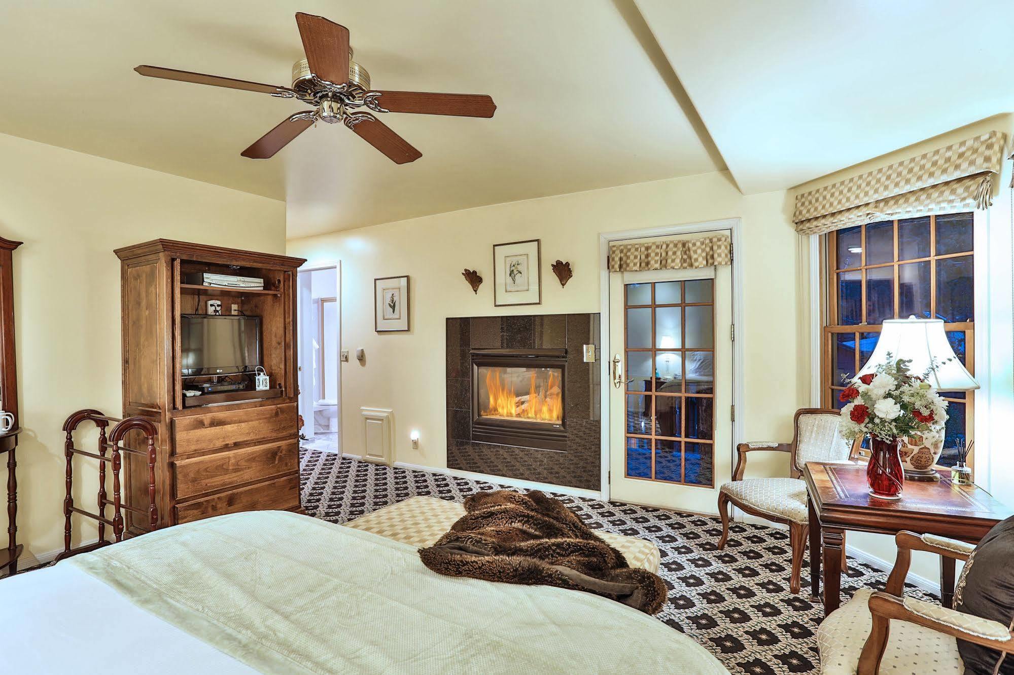Alpenhorn Bed And Breakfast Big Bear Lake Bagian luar foto